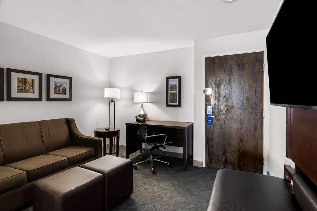 Comfort Inn & Suites Near Tinley Park Amphitheater Room photo