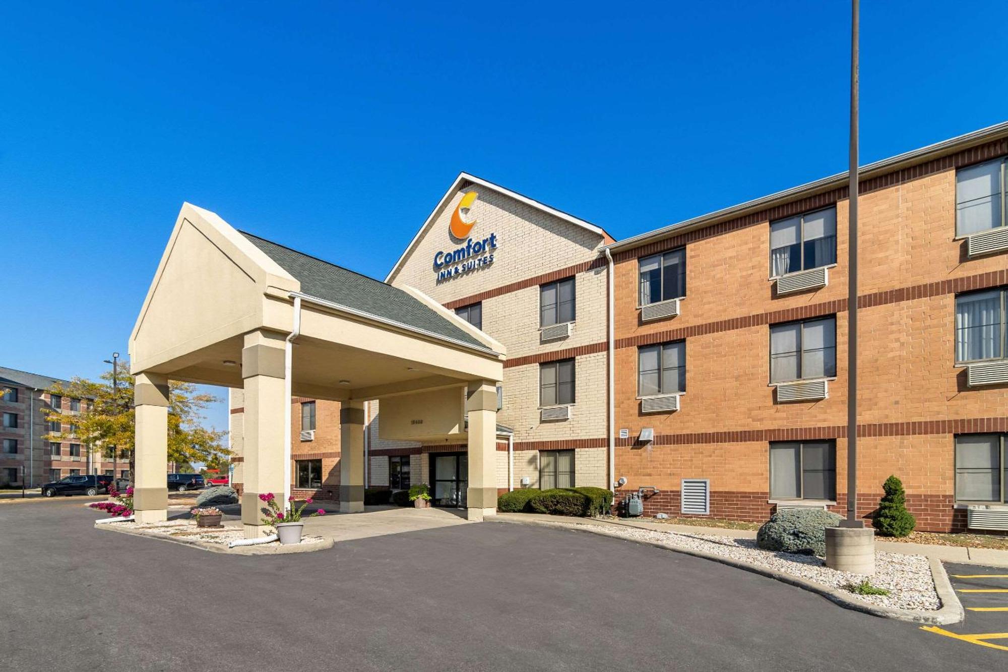 Comfort Inn & Suites Near Tinley Park Amphitheater Exterior photo